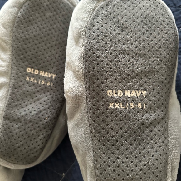 Shark slippers Old navy XXL (5-6) - Picture 2 of 3